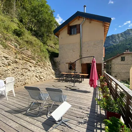 Holiday home Charmante Maison En Pierre Rencurel