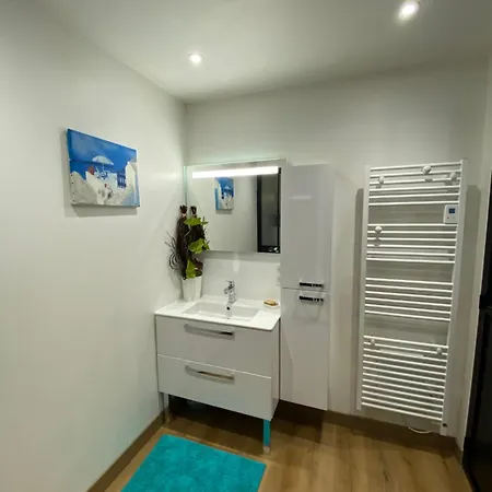 Holiday home Charmante Maison En Pierre Rencurel